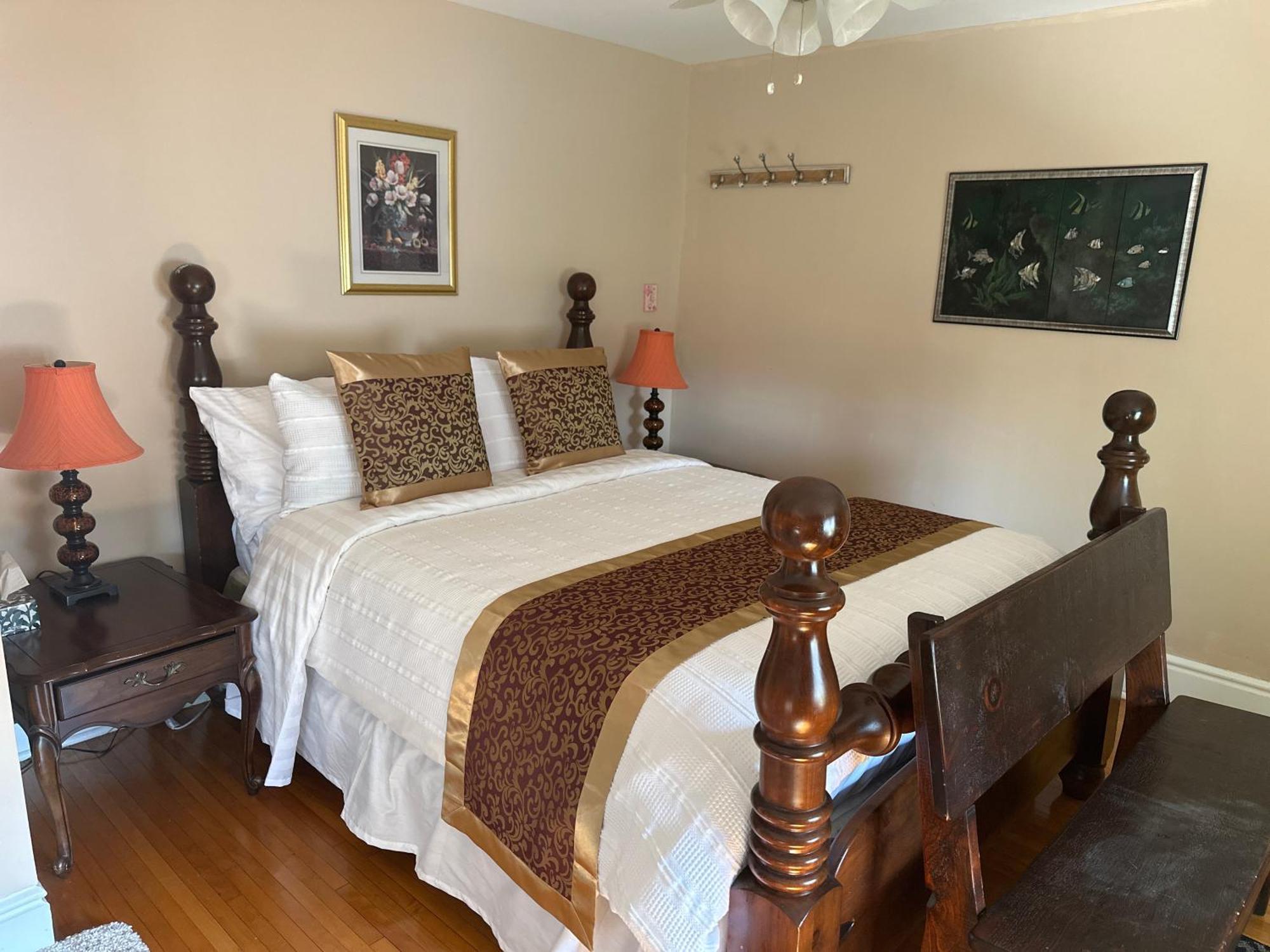 Blue Gables Bed & Breakfast Niagara Falls