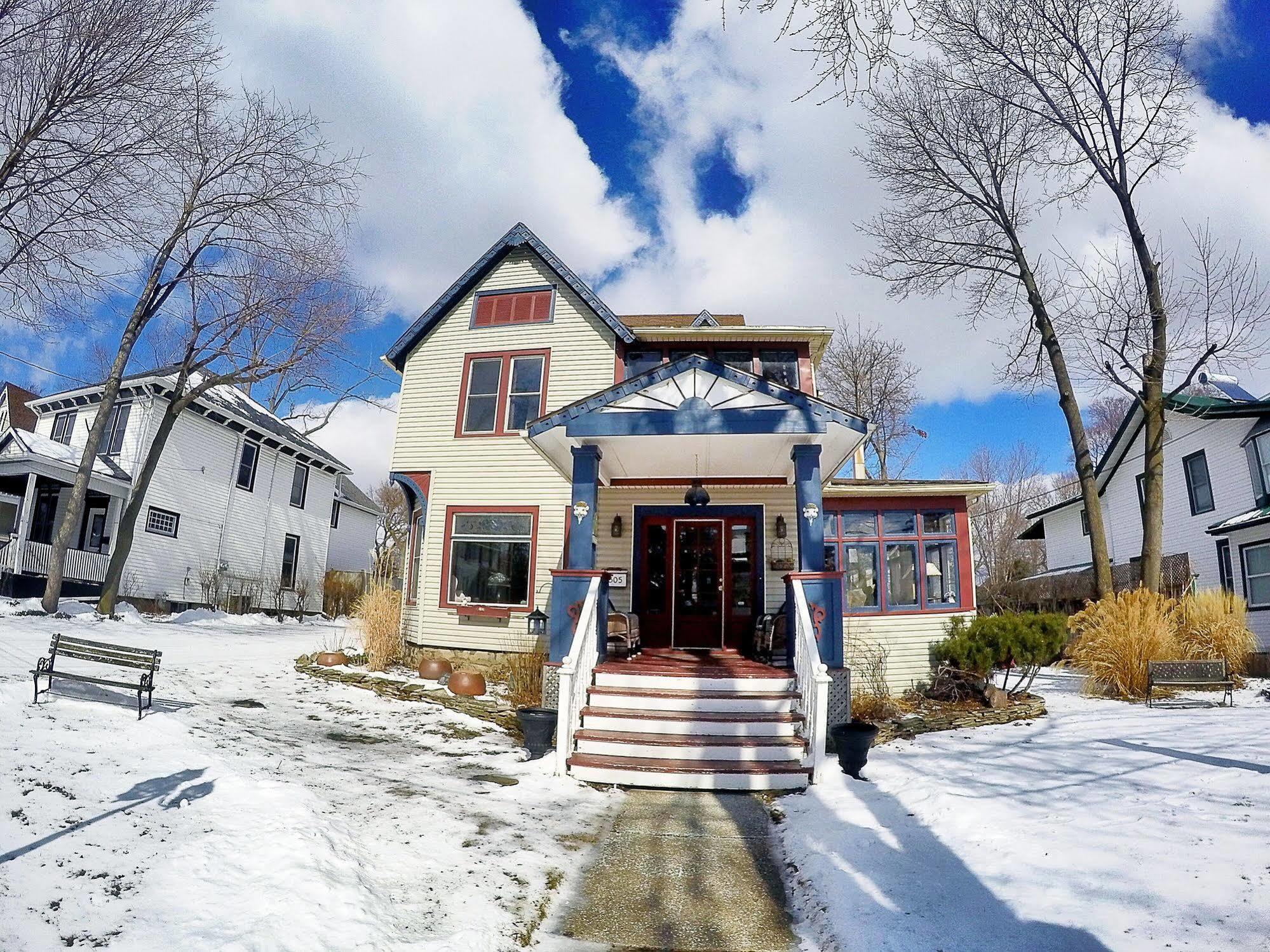 Blue Gables Bed & Breakfast Niagara Falls