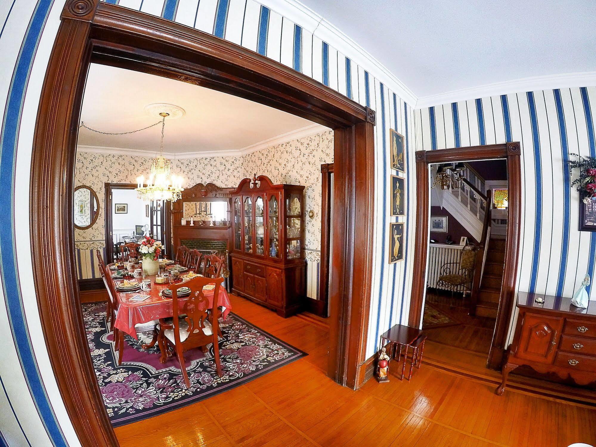 Blue Gables Bed & Breakfast 3*