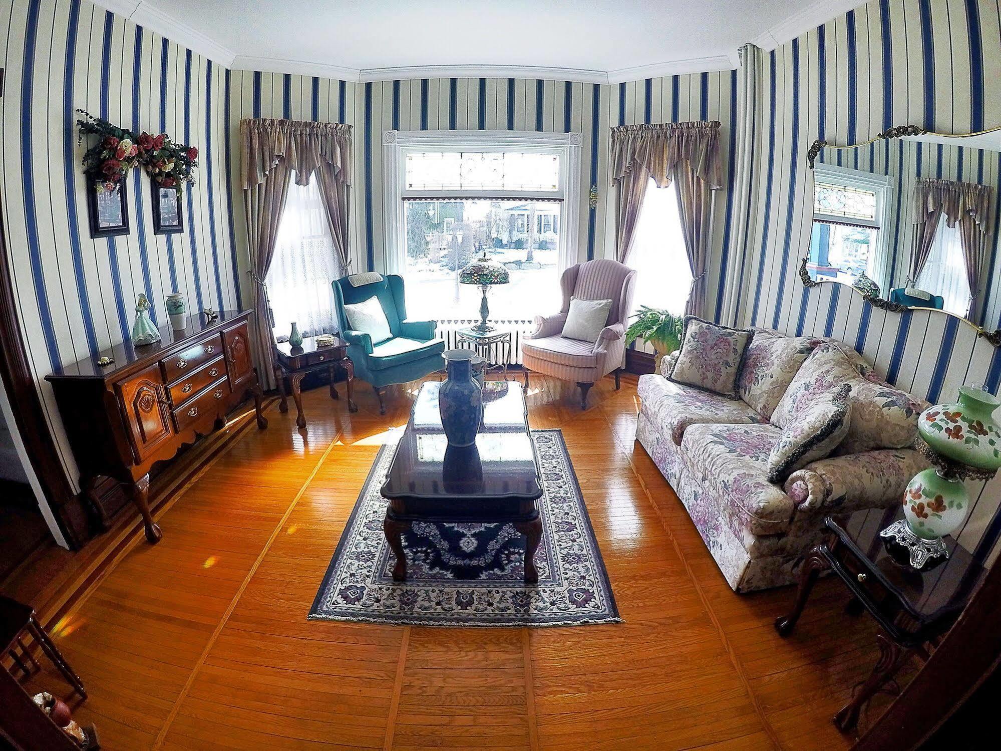 Blue Gables Bed & Breakfast Niagara Falls