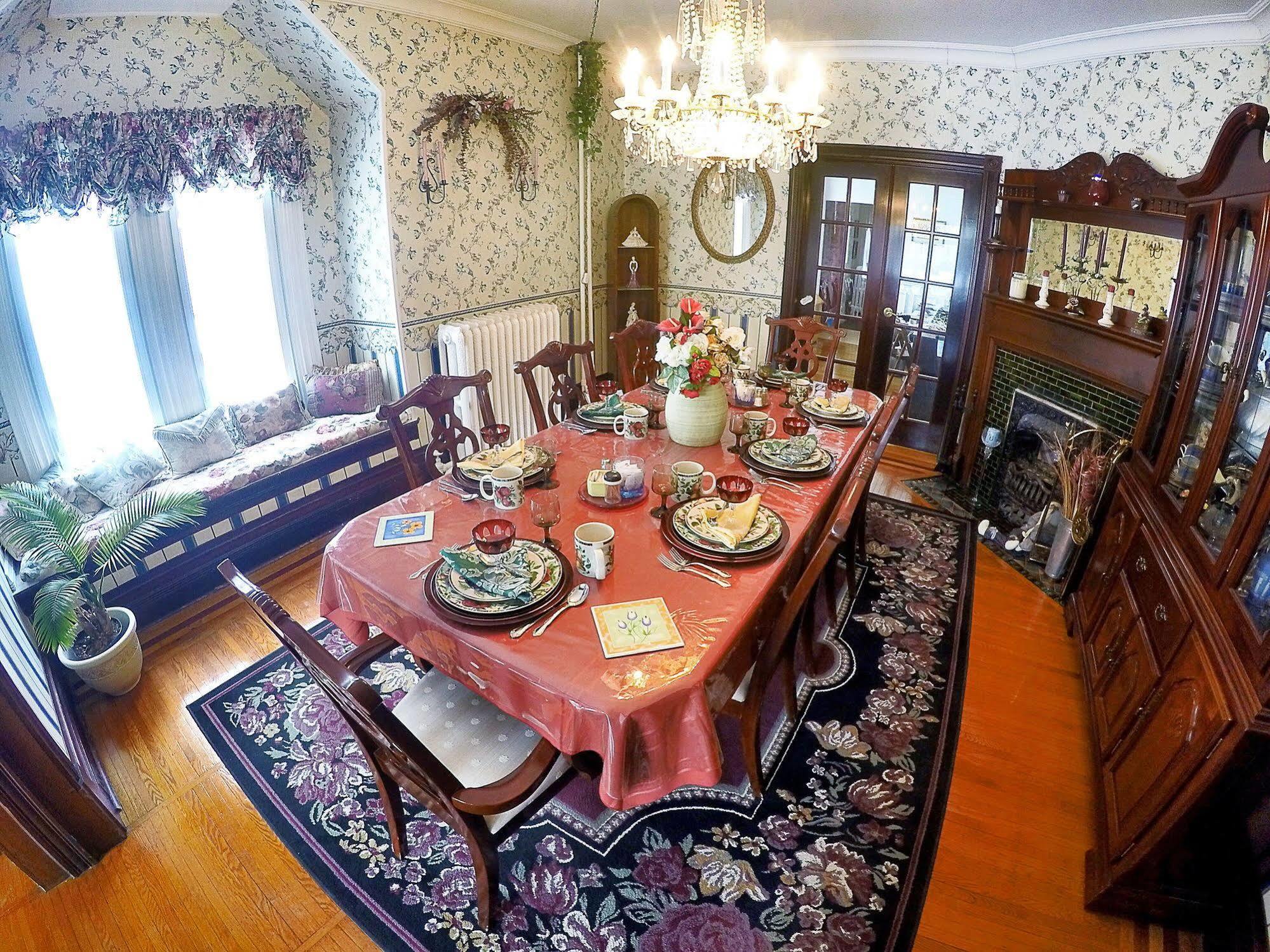 Blue Gables Bed & Breakfast Niagara Falls