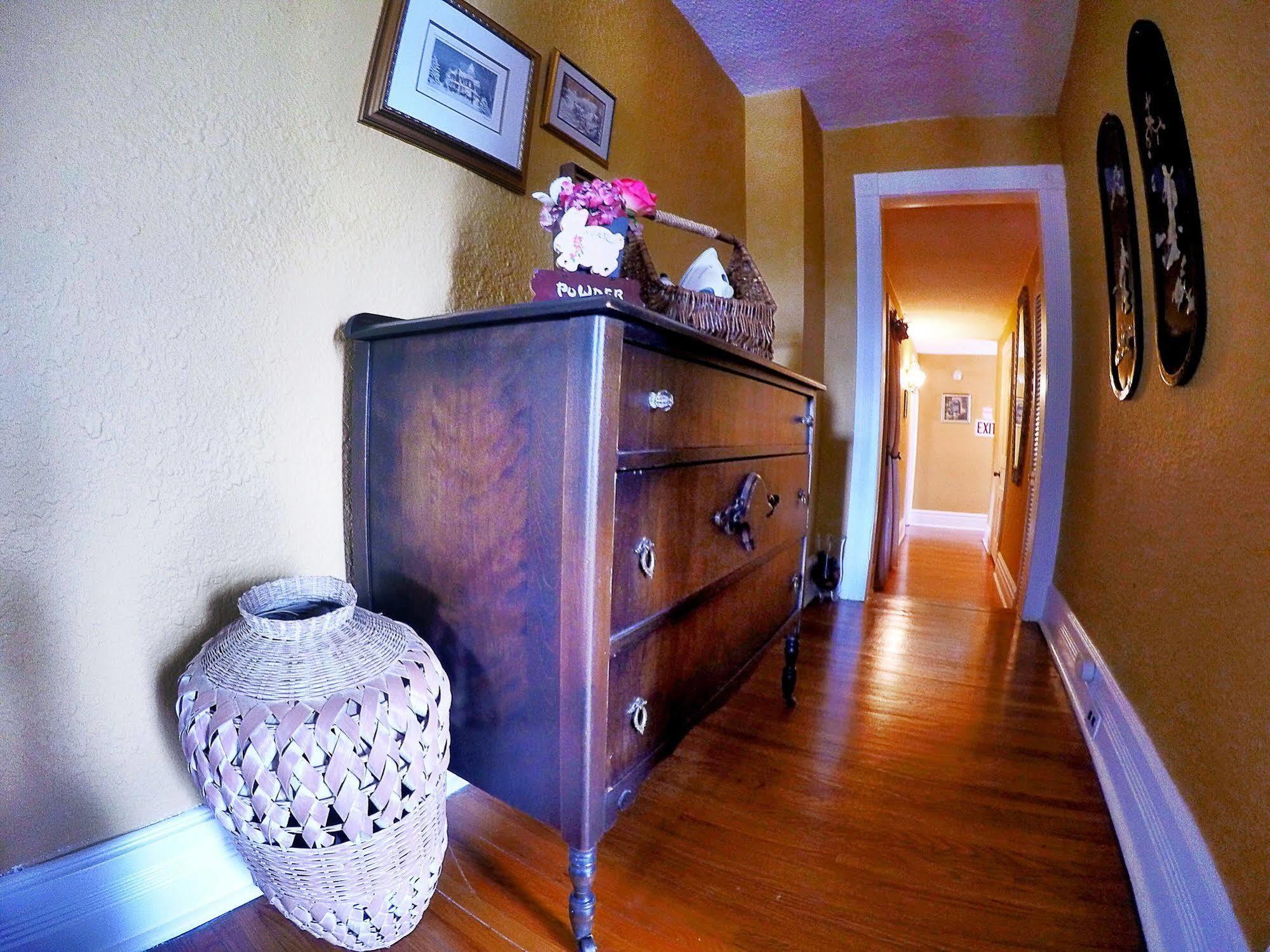 Blue Gables Bed & Breakfast 3*