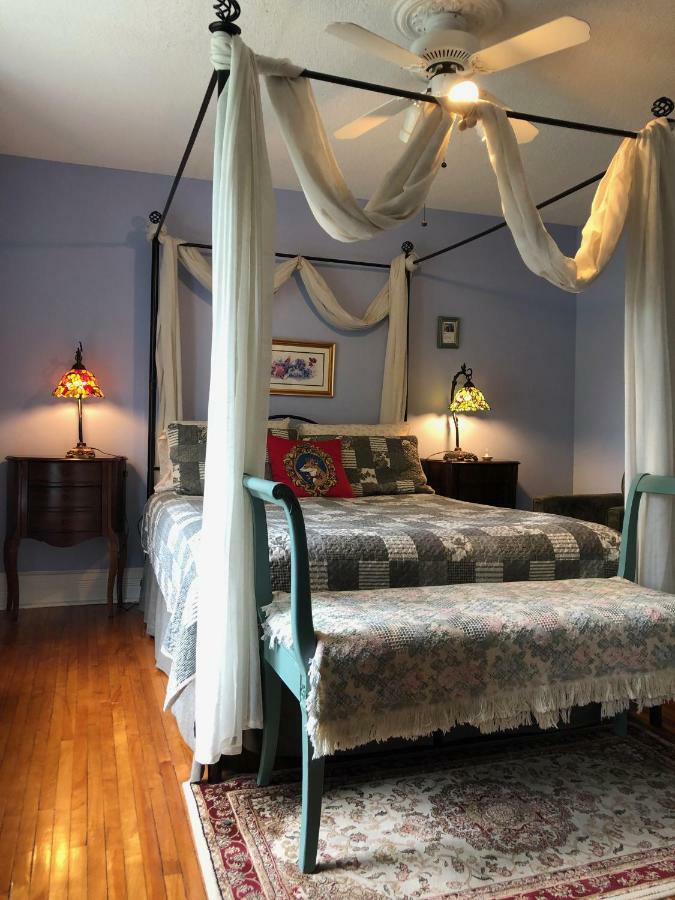 Bed & Breakfast Blue Gables Niagara Falls